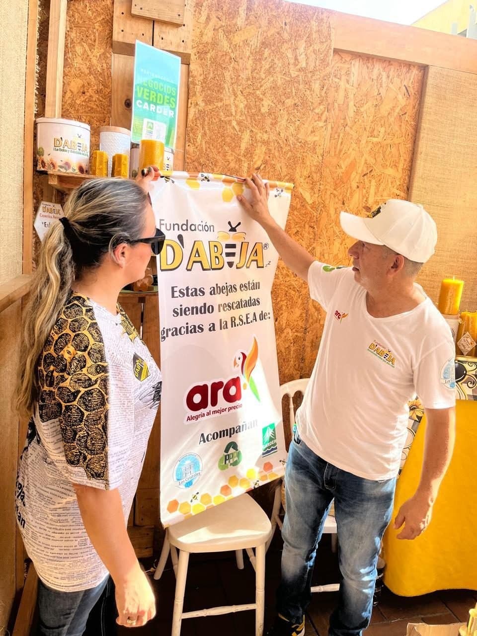 «Estas abejas están siendo rescatadas»: divulgación en punto de venta.